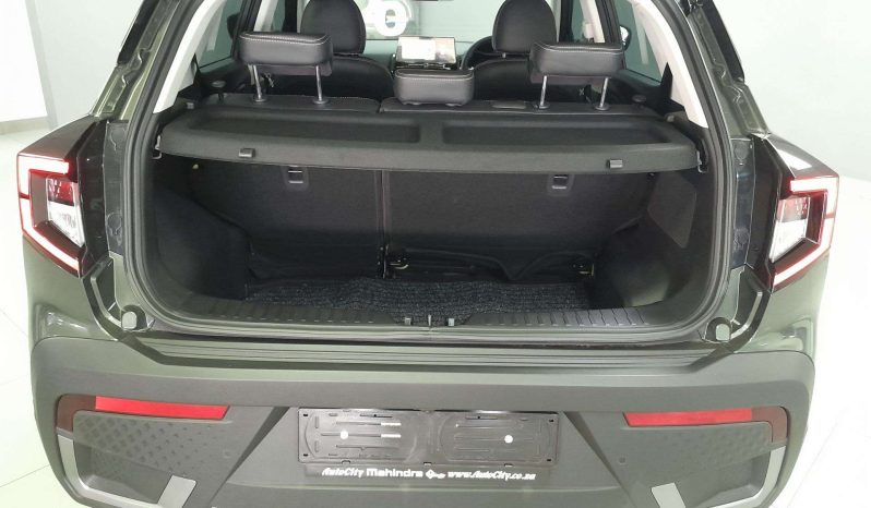 
								Mahindra XUV 3XO 1.2T AX7L AT full									