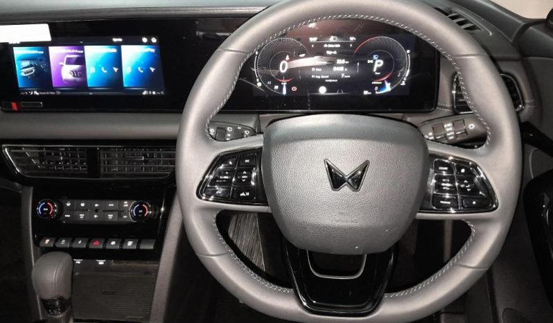 
								Mahindra Xuv 700 Ax7 full									
