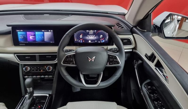
								Mahindra Xuv 700 Ax7 L full									