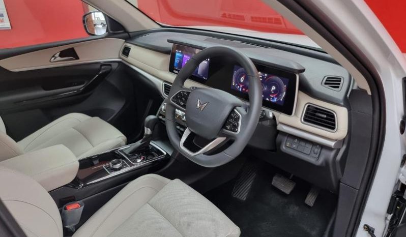 
								Mahindra Xuv 700 Ax7 L full									