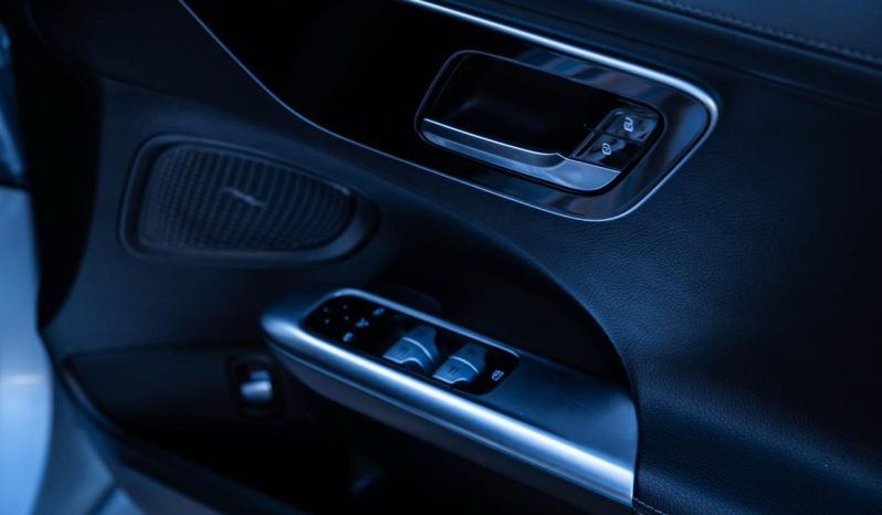 
								Mercedes-Benz C-Class C220d AMG Line full									
