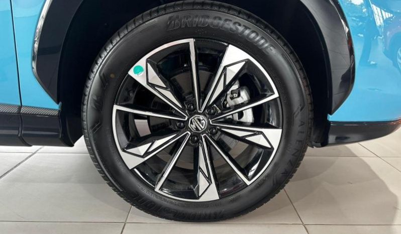 
								MG Hs 1.5T Luxury At full									