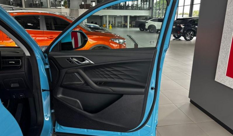 
								MG Hs 1.5T Luxury At full									