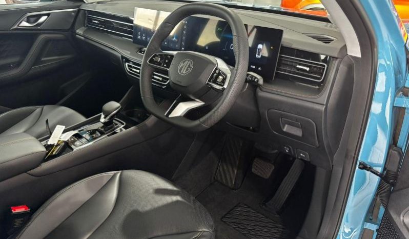 
								MG Hs 1.5T Luxury At full									