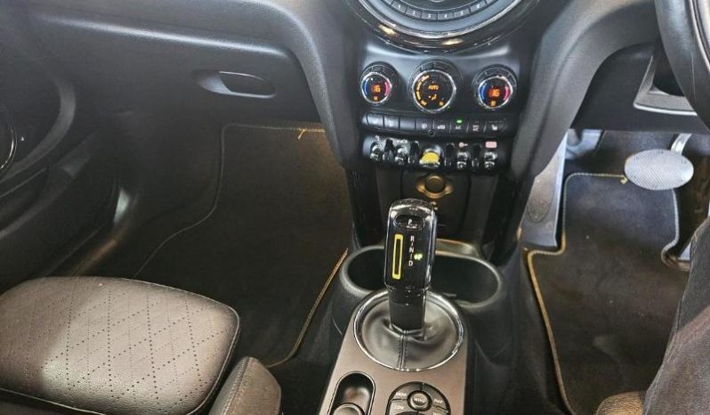 
								MINI Cooper Se 3-Door Hatch full									
