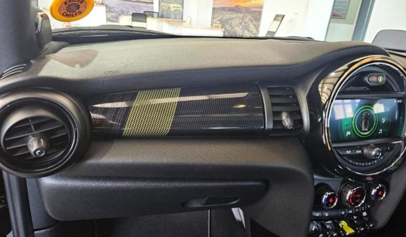 
								MINI Cooper Se 3-Door Hatch full									