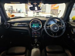 
										MINI Cooper Se 3-Door Hatch full									