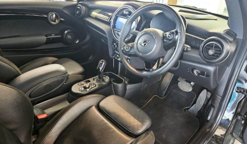 
								MINI Cooper Se 3-Door Hatch full									