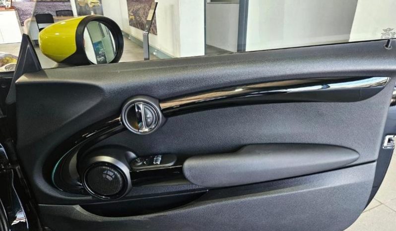 
								MINI Cooper Se 3-Door Hatch full									