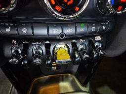 
										MINI Cooper Se 3-Door Hatch full									