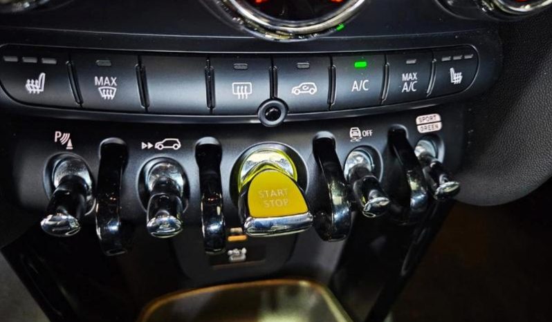 
								MINI Cooper Se 3-Door Hatch full									