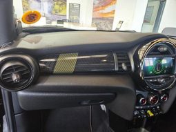 
										MINI Cooper Se 3-Door Hatch full									