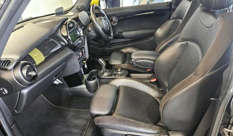 
								MINI Cooper Se 3-Door Hatch full									