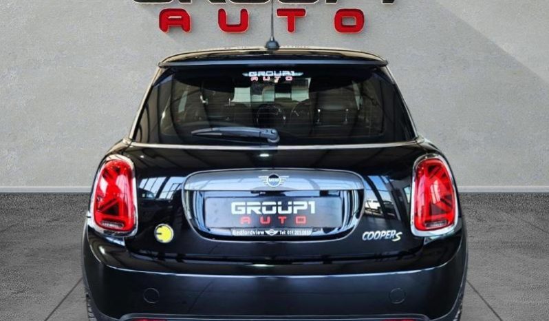 
								MINI Cooper Se 3-Door Hatch full									