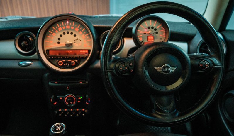
								MINI Hatch Cooper full									