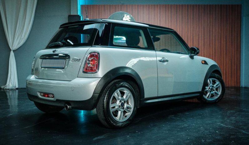 
								MINI Hatch Cooper full									