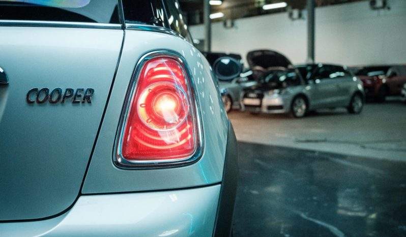 
								MINI Hatch Cooper full									