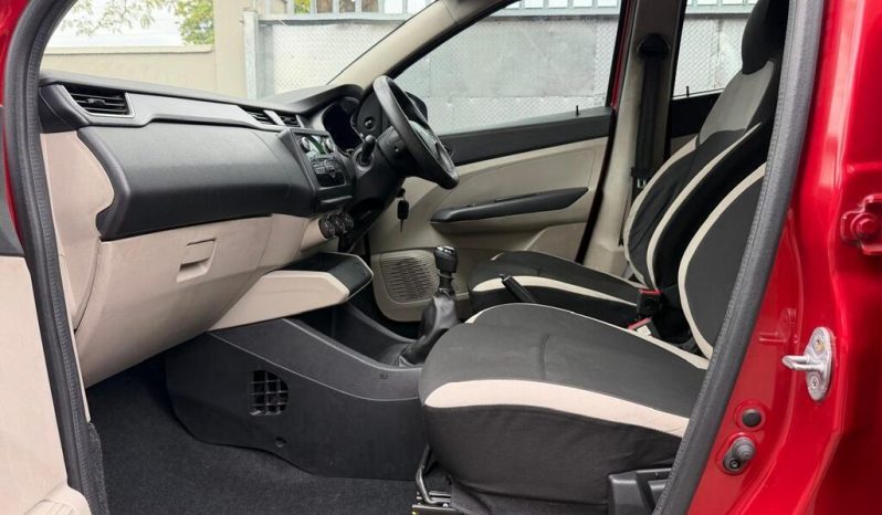 
								Renault Triber 1.0 Life full									