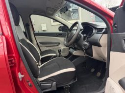 
										Renault Triber 1.0 Life full									