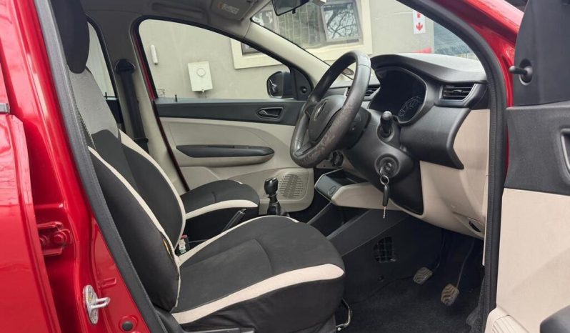 
								Renault Triber 1.0 Life full									