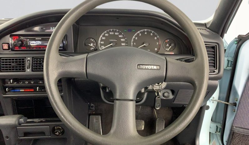 
								Toyota Corolla 160i Gl A/T full									