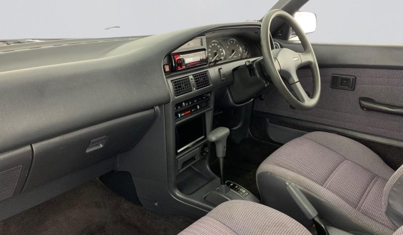 
								Toyota Corolla 160i Gl A/T full									