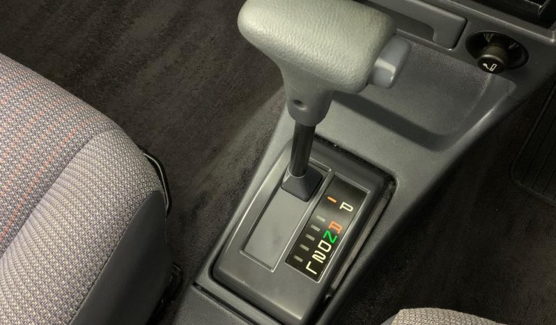 
								Toyota Corolla 160i Gl A/T full									