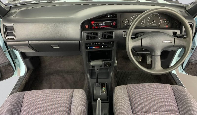 
								Toyota Corolla 160i Gl A/T full									