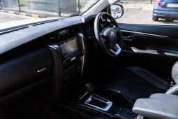
										Toyota Fortuner 2.4GD-6 4×4 full									