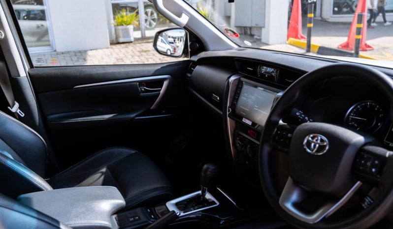 
								Toyota Fortuner 2.4GD-6 4×4 full									