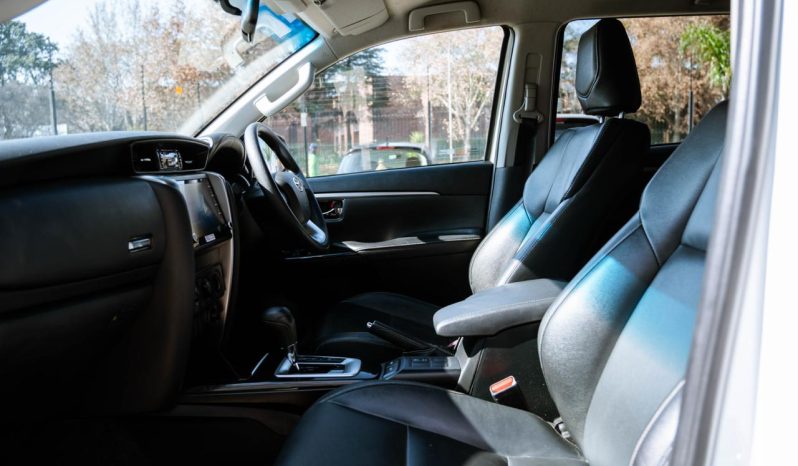 
								Toyota Fortuner 2.4GD-6 4×4 full									