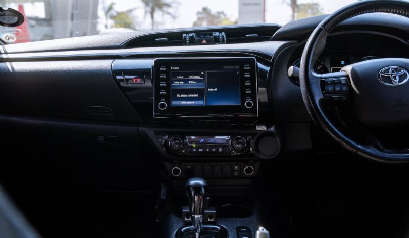 
								Toyota Hilux 2.8GD-6 Double Cab Legend Auto full									