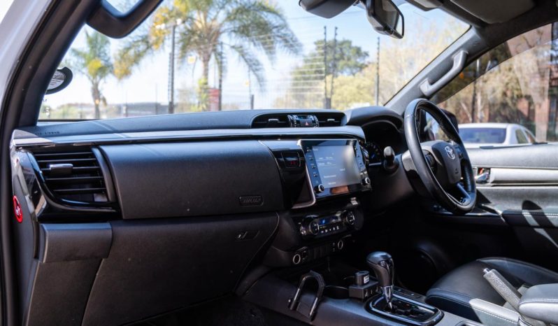 
								Toyota Hilux 2.8GD-6 Double Cab Legend Auto full									