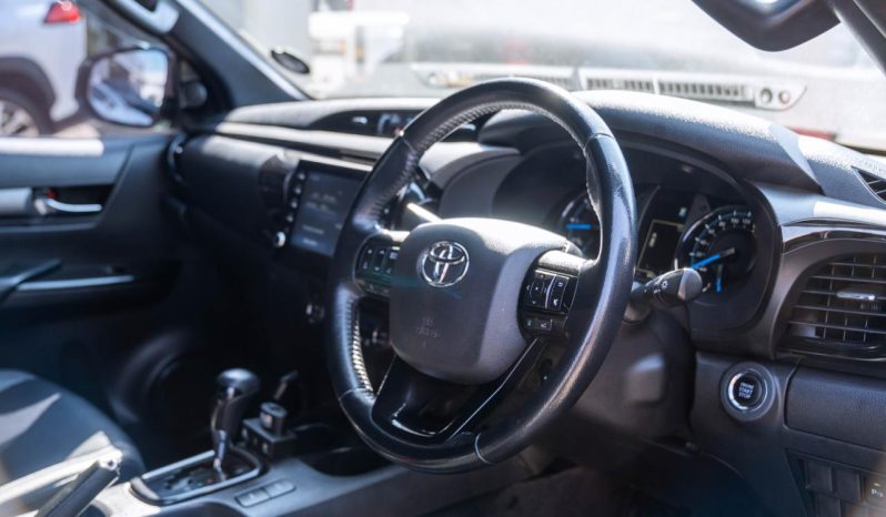 
								Toyota Hilux 2.8GD-6 Double Cab Legend Auto full									