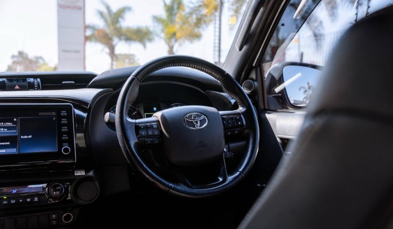 
								Toyota Hilux 2.8GD-6 Double Cab Legend Auto full									