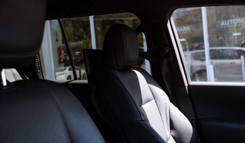 
								Toyota Land Cruiser 300 3.3D ZX full									