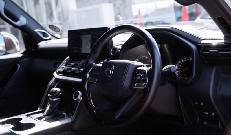 
								Toyota Land Cruiser 300 3.3D ZX full									