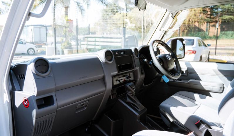 
								Toyota Land Cruiser 79 2.8GD-6 Single Cab Auto full									