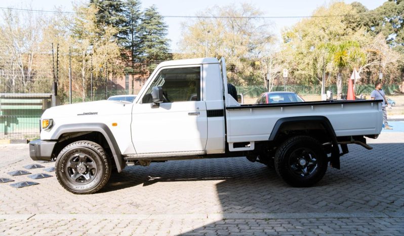 
								Toyota Land Cruiser 79 2.8GD-6 Single Cab Auto full									