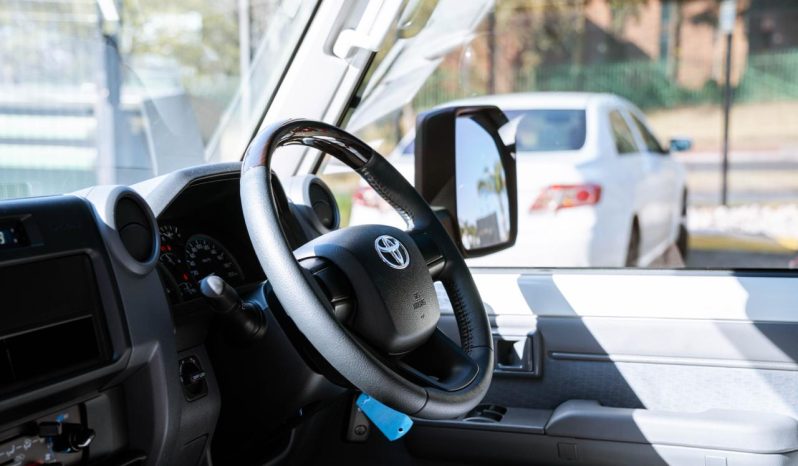 
								Toyota Land Cruiser 79 2.8GD-6 Single Cab Auto full									