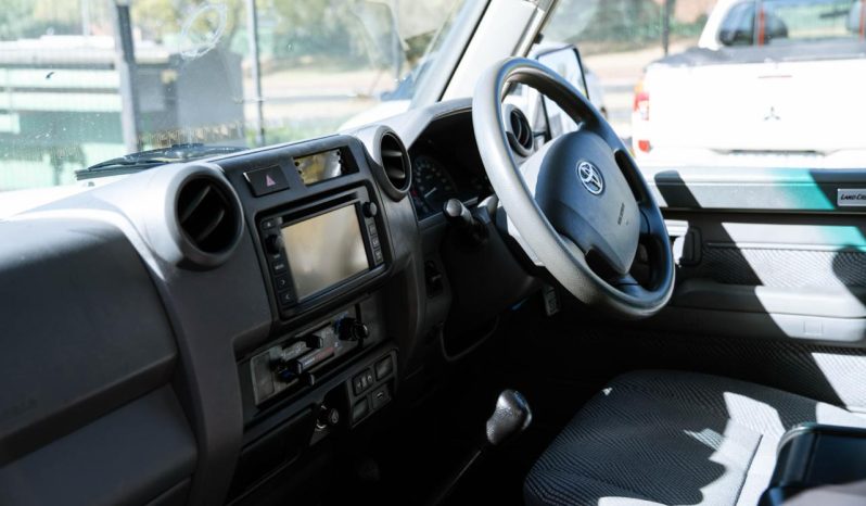 
								Toyota Land Cruiser 79 4.5D-4D LX V8 Double Cab full									
