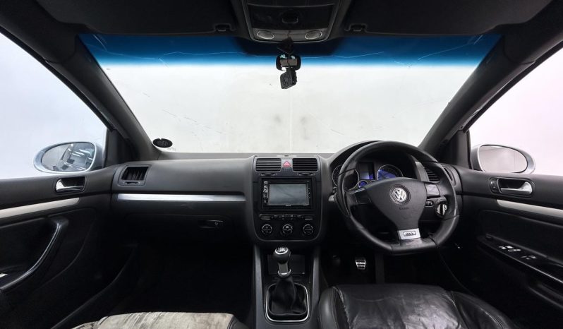 
								Volkswagen Golf 2.0 Gti full									