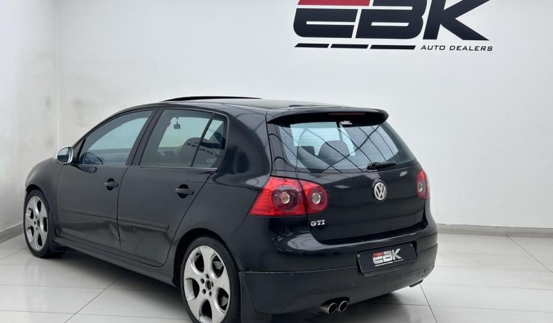 
								Volkswagen Golf 2.0 Gti full									
