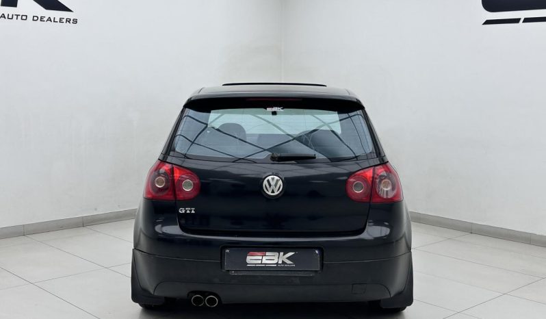 
								Volkswagen Golf 2.0 Gti full									