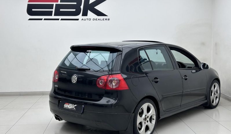 
								Volkswagen Golf 2.0 Gti full									