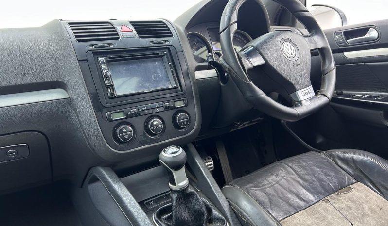 
								Volkswagen Golf 2.0 Gti full									