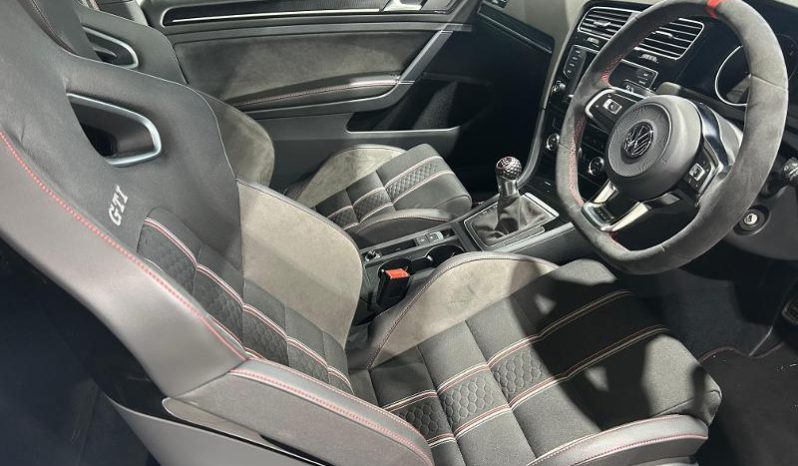 
								Volkswagen Golf VII 2.0 Tsi Gti Clubsport S full									