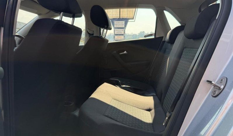 
								Volkswagen Polo Vivo Hatch 1.4 full									