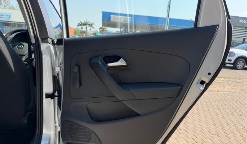 
								Volkswagen Polo Vivo Hatch 1.4 full									