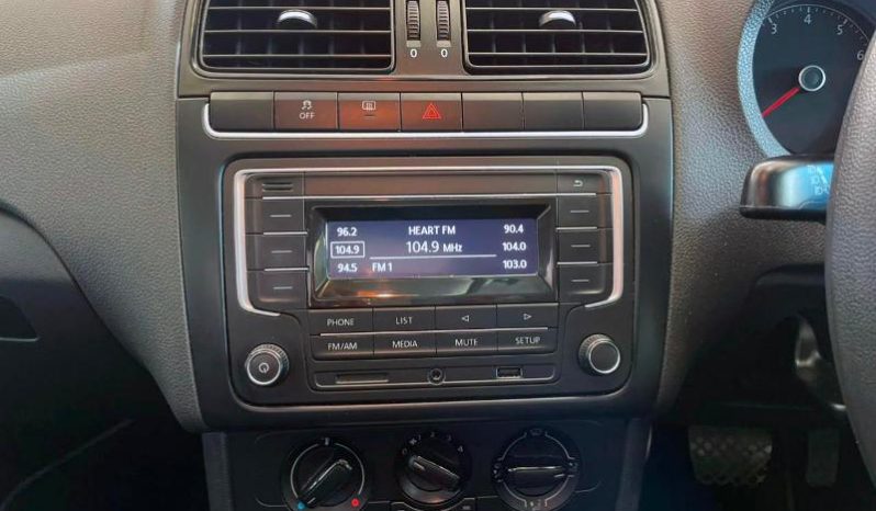 
								Volkswagen Polo Vivo Hatch 1.6 Comfortline Tiptronic full									